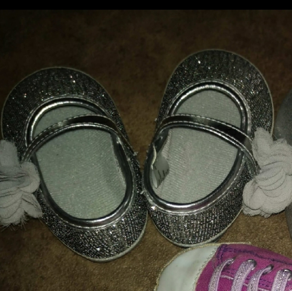 2 pair of baby shoes
